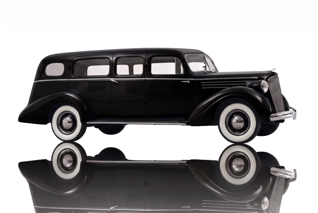 Limusina modelo vintage color negro